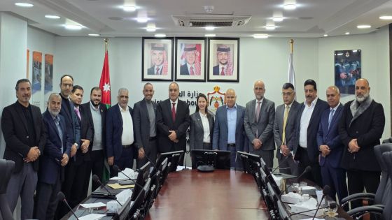 عقود جماعية لتحسين مزايا لـ2800 موظف في 5 شركات كهرباء