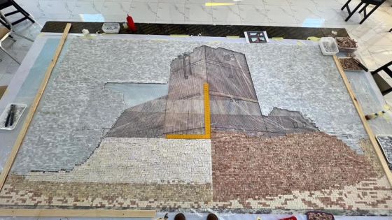 بلدية أم الجمال تنفذ جداريات فسيفسائية على مدخل المدينة الأثرية