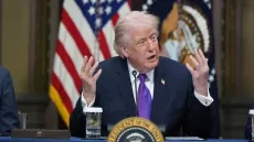 الرئيس الأميركي يلمح لاحتمال قتل جميع قادة إيران