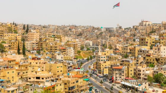 أجواء مغبرة وتحذيرات من تدني الرؤية الأفقية