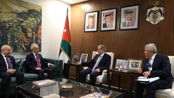 رئيس الوزراء يستقبل وزيرَي النقل السُّوري والتُّركي