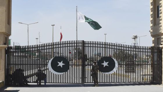 باكستان تتضامن مع طهران وتغلق معابرها الحدودية مع إيران إلى أجل غير مسمى