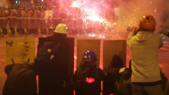 رئيس البيرو يعلن حالة الطوارئ للتصدي لأعمال العنف