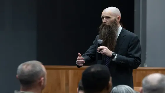 العموش يوجه أسئلة نيابية حول تحركات السفير الأمريكي الجديد في المملكة