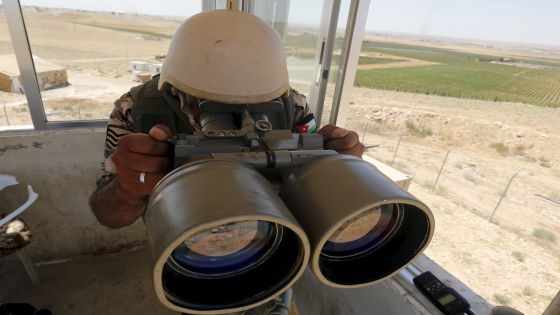 A soldier uses a pair of binoculars at a watchtower at the Jordanian-Syrian border, near Mafraq, August 16, 2015. Commander of the Jordanian Border Guard, Brigadier General Saber Mahayrah, said on Sunday that there was no sign of Nusra Front or Islamist State fighters on the border between Jordan and Syria. REUTERS/Muhammad Hamed