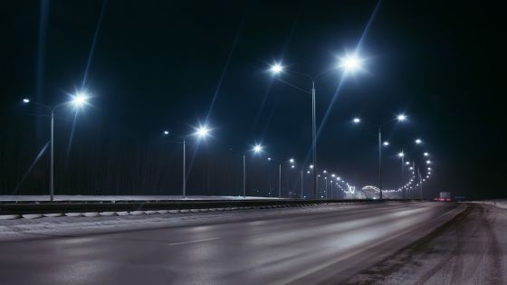 توزيع الكهرباء تؤجل تشغيل إنارة الشوارع الفرعية للتخفيف من الأحمال