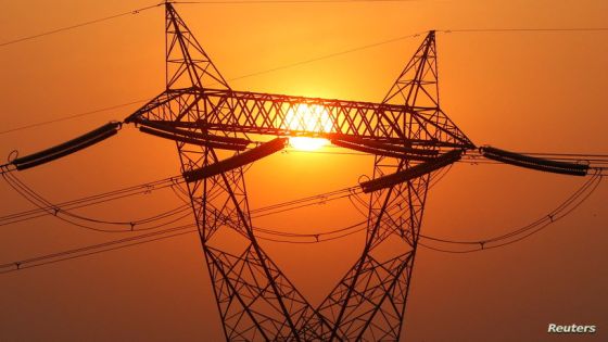 The sun is seen behind high-voltage power lines and electricity pylons at along the Cairo-Alexandria desert road, Egypt May 9, 2023. REUTERS/Amr Abdallah Dalsh