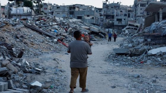 A Palestinian walks amidst the rubble of buildings destroyed after an Israeli strike, amid the ongoing conflict between Israel and Hamas, in Khan Younis, in the southern Gaza Strip September 1, 2024. REUTERS/Mohammed Salem