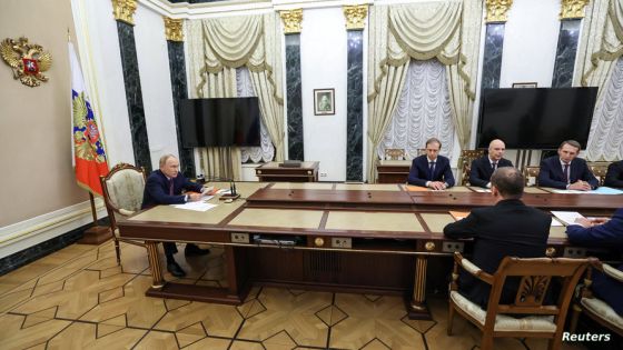 Russia's President Vladimir Putin chairs a meeting of the Security Council on the subject of nuclear deterrence in Moscow, Russia September 25, 2024. Sputnik/Alexander Kazakov/Kremlin via REUTERS ATTENTION EDITORS - THIS IMAGE WAS PROVIDED BY A THIRD PARTY.