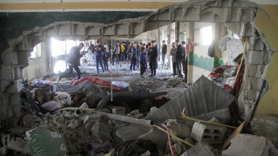 Palestinians inspect the site of an Israeli strike on a school sheltering displaced people, amid the Israel-Hamas conflict, in Gaza City December 14, 2024. REUTERS/Mahmoud Issa