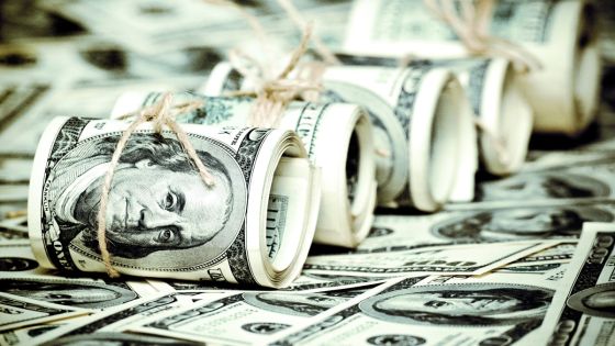 وزارة التخطيط تلقت تعهدات لتمويل مشاريع بـ 2.1 مليار دولار في نيسان