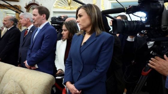 البيت الأبيض يدافع عن تهجّم ترامب على صحافيتين: من يدق الباب يسمع الجواب