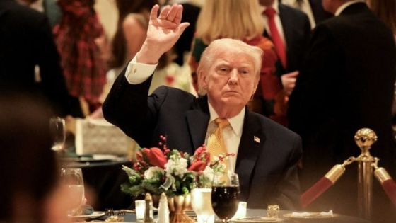 ترامب يهنئ الجميع بالعيد ويخص حثالة اليسار المتطرف