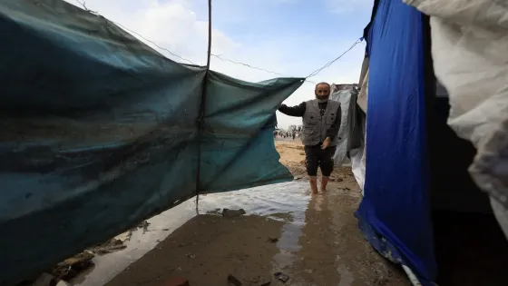 منخفض جوي جديد يفاقم معاناة النازحين بغزة