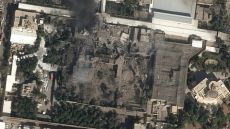 إيران تؤكد مقتل شمخاني وباكبور وأفراد من عائلة المرشد