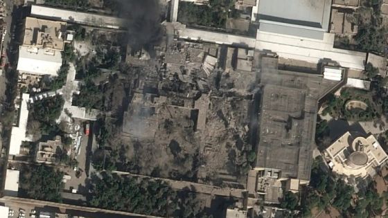 إيران تؤكد مقتل شمخاني وباكبور وأفراد من عائلة المرشد