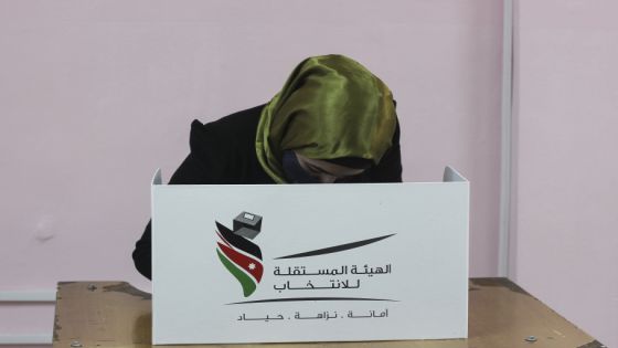 AMMAN, JORDAN - NOVEMBER 10: Jordanians cast their votes at polling stations with the novel coronavirus (Covid-19) pandemic measures, to choose their representatives in parliament, on November 10, 2020 in Amman, Jordan. ( Laith Al-jnaidi - Anadolu Agency )