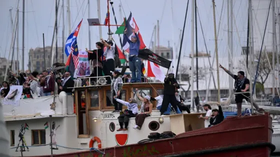 ما الذي نعرفه عن أسطول الصمود الذي هاجمته بحرية الاحتلال