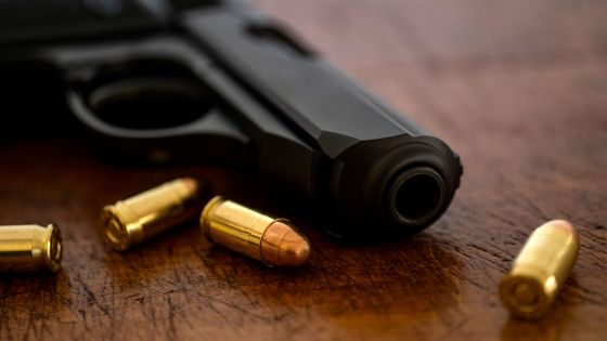 القبض على شخص قتل آخر وابنه وأصاب زوجته في أبو نصير