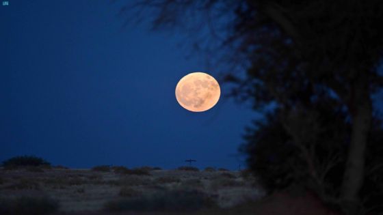 اقتران القمر بالثريا يُزيّن سماء الأردن والمنطقة ليلة الثلاثاء