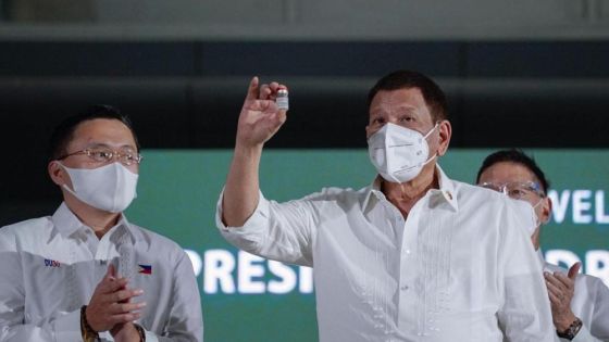 الرئيس الفلبيني يتوعد الممتنعين: سأعطيكم لقاح الخنازير