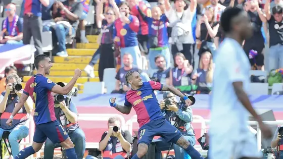 برشلونة يكتسح الريال برباعية تشعل شمعة التتويج بالليغا