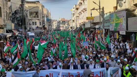 الحركة الإسلامية تنظم مسيرة حاشدة عند المسجد الحسيني اليوم شارك فيها الالاف