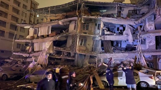 زلزال بقوة 7.4 درجات يضرب جنوب تركيا