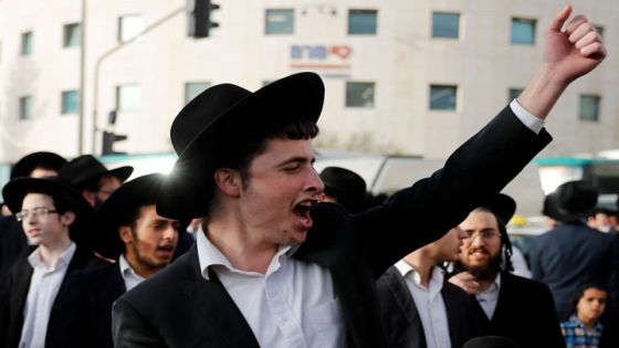 شاهد : إسرائيليون يرقصون على أنغام أبو عبيدة معذبهم