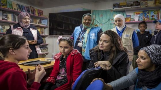 أنجلينا جولي تدعو للمساواة بين اللاجئين وتذكر بمأساة السوريين