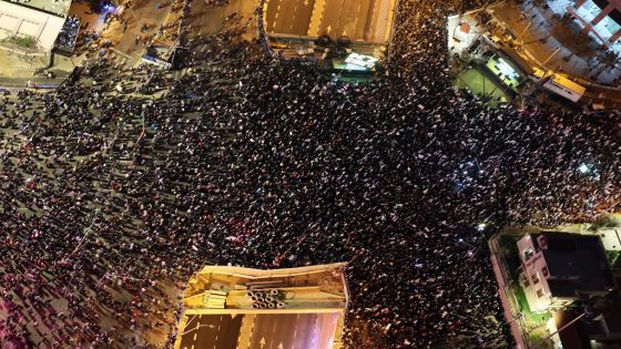 Israeli protesters attend a rally against Prime Minister Benjamin Netanyahu's new hard-right government in the coastal city of Tel Aviv on January 21, 2023. (Photo by JACK GUEZ / AFP)