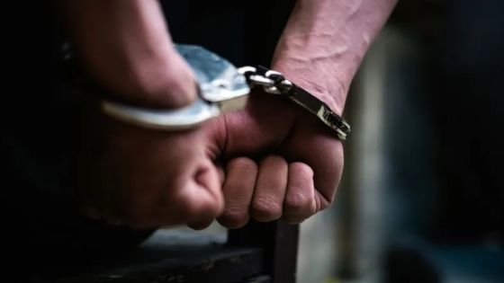 شاب يعتدي على خطيبته داخل محكمة في عمان بواسطة كأس زجاجي