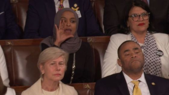 إلهان عمر ورشيدة طليب تصرخان في وجه ترامب كاذب وقاتل!