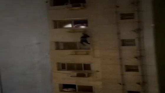 فيديو الحرامي يصدم المصريين.. تدلى من أعلى برج سكني