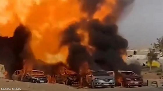 شاهد : قتلى وتفحم سيارات في حريق ضخم في مصر