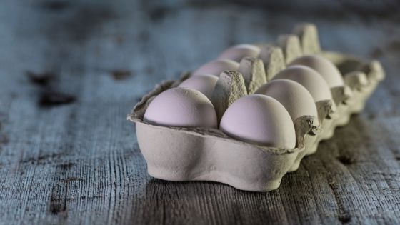 حماية المستهلك تدعو إلى عدم التهافت في شراء بيض المائدة