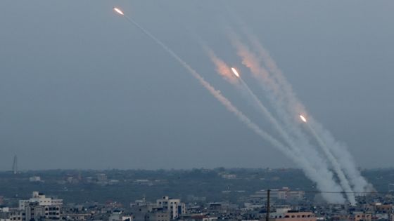 انطلاق رشقة صاروخية نحو مدن العدو الصهيوني وصفارات الإنذار تدوي بـ”تل أبيب”