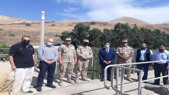 بالصور .. وزير المياه والري يطلع على مصادر المياه في نهر اليرموك وقناة الملك عبدالله