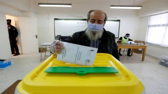 A man casts his vote during parliamentary elections, amid fears over rising number of the coronavirus disease (COVID-19) cases, in Amman, Jordan November 10, 2020. REUTERS/Muhammad Hamed