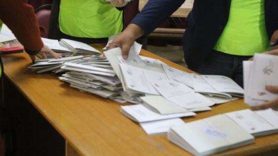 توقيف مواطنين أحدهما صور ورقة اقتراع والثاني صوت عن شقيقه
