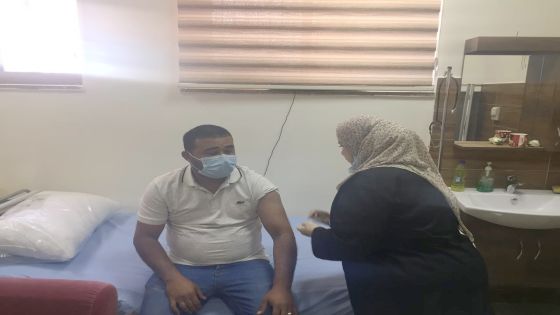 تطعيم كوادر الجامعة الأردنية العقبة بلقاح كورونا
