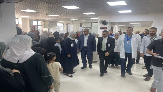 وزير الصحة يقوم بزيارة مفاجئة لمستشفى الأمير الحسين في البقعة