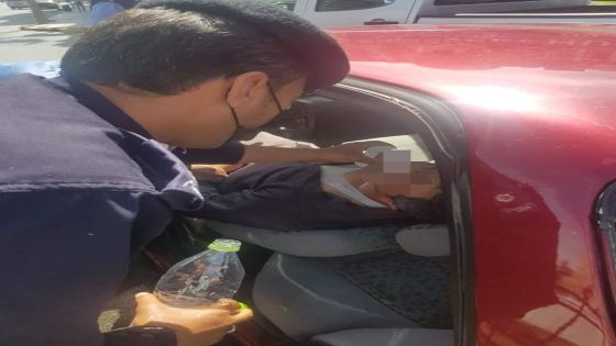 رقباء سير ينقذون سائق دخل بغيبوبة أثناء قيادته لمركبته