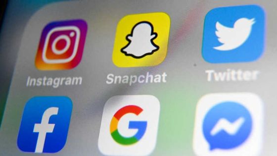 A picture taken on October 1, 2019 in Lille shows the logos of mobile apps Instagram, Snapchat, Twitter, Facebook, Google and Messenger displayed on a tablet. (Photo by DENIS CHARLET / AFP)