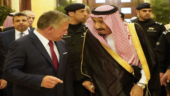 الملك يغادر أرض الوطن متوجها إلى السعودية
