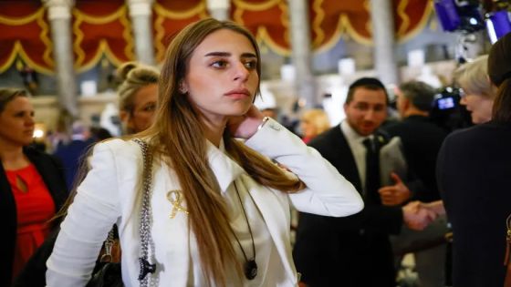 معاريف: أسيرة إسرائيلية سابقة كانت أكثر أمانا لدى حماس
