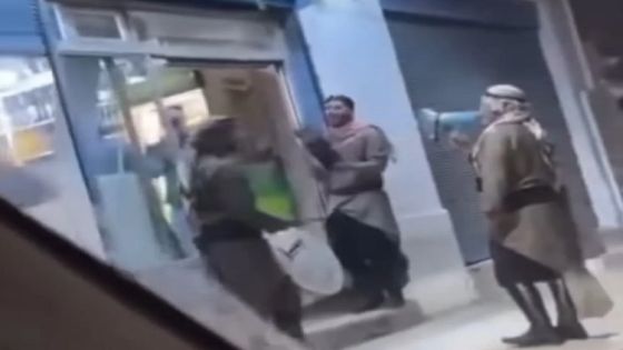 إغلاق خمارة وتحويل صاحبها للمدعي العام بعد افتتاحها بزفة