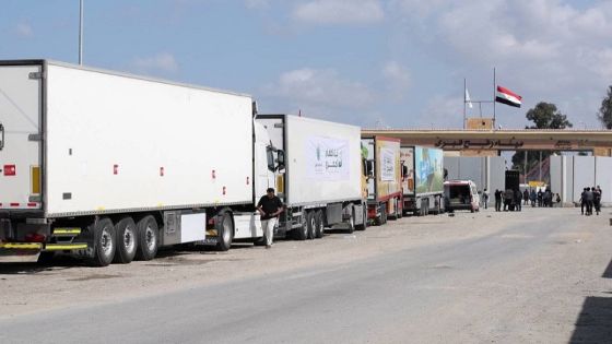 epaselect epa10927271 Trucks of a humanitarian aid convoy are parked outside border gate between Egypt and Gaza, in Rafah, Egypt, 19 October 2023. Volunteers from humanitarian aid organizations continued their sit-in in front of the Rafah border gate demanding the opening of the crossing and allowing humanitarian aid into the Gaza Strip. As international mediators continue to push for the passage of humanitarian aid into Gaza and the evacuation of foreign nationals fleeing the conflict. Egypt's border crossing with the Gaza Strip in Rafah remained closed on 19 October, with international aid convoys mostly stationed in the town of Arish, some 50 kilometers away. Israel has warned all citizens of the Gaza Strip to move to the south ahead of an expected invasion following the Hamas attacks in Israel on 07 October. EPA/KHALED ELFIQI