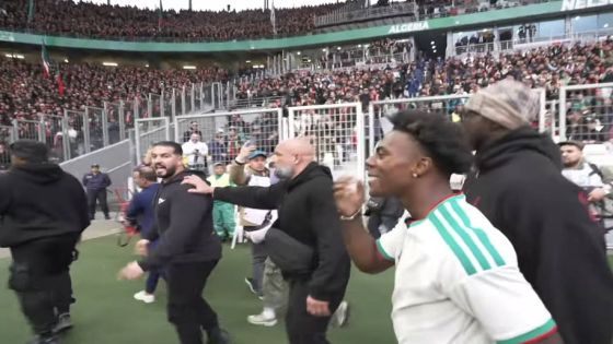 تعرض للرشق بالقوارير .. سبيد يثير جدلا واسعا خلال زيارته للجزائر