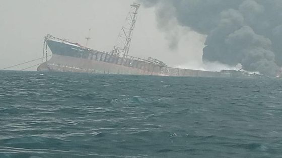 انفجار وحريق مدمر على متن سفينة نفطية قبالة نيجيريا